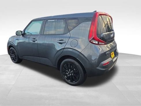 Used 2022 Kia Soul LX image 6