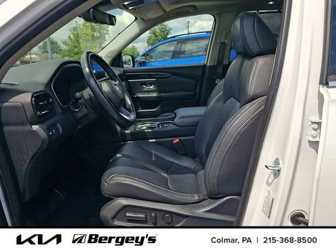 Used 2023 Honda Pilot Touring image 17