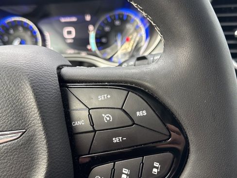 Used 2023 Chrysler Pacifica Touring-L w/ S Appearance Package image 13