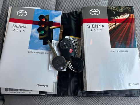 Used 2017 Toyota Sienna L FWD image 33