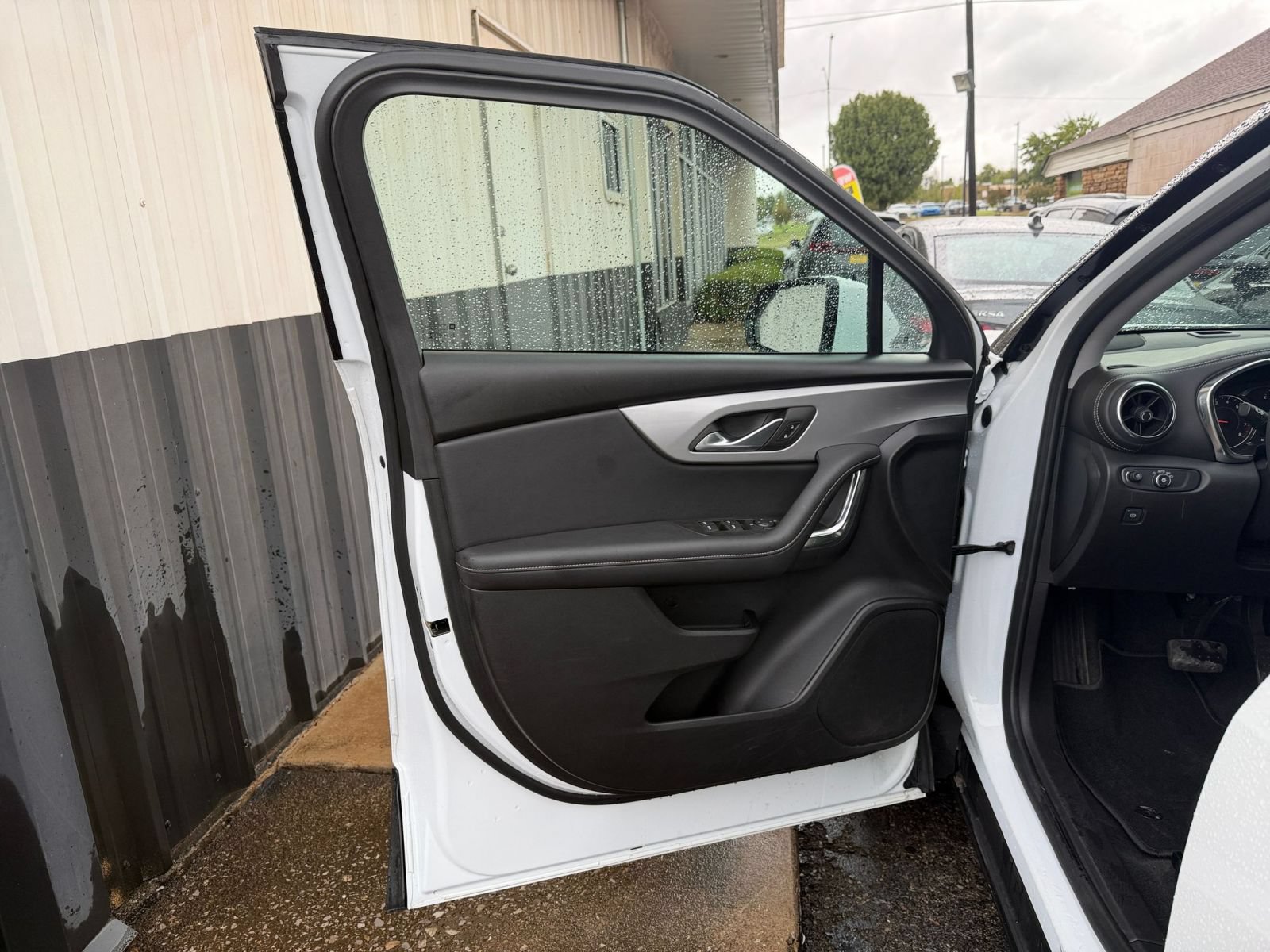 Used 2025 Chevrolet Blazer LT FWD image 18