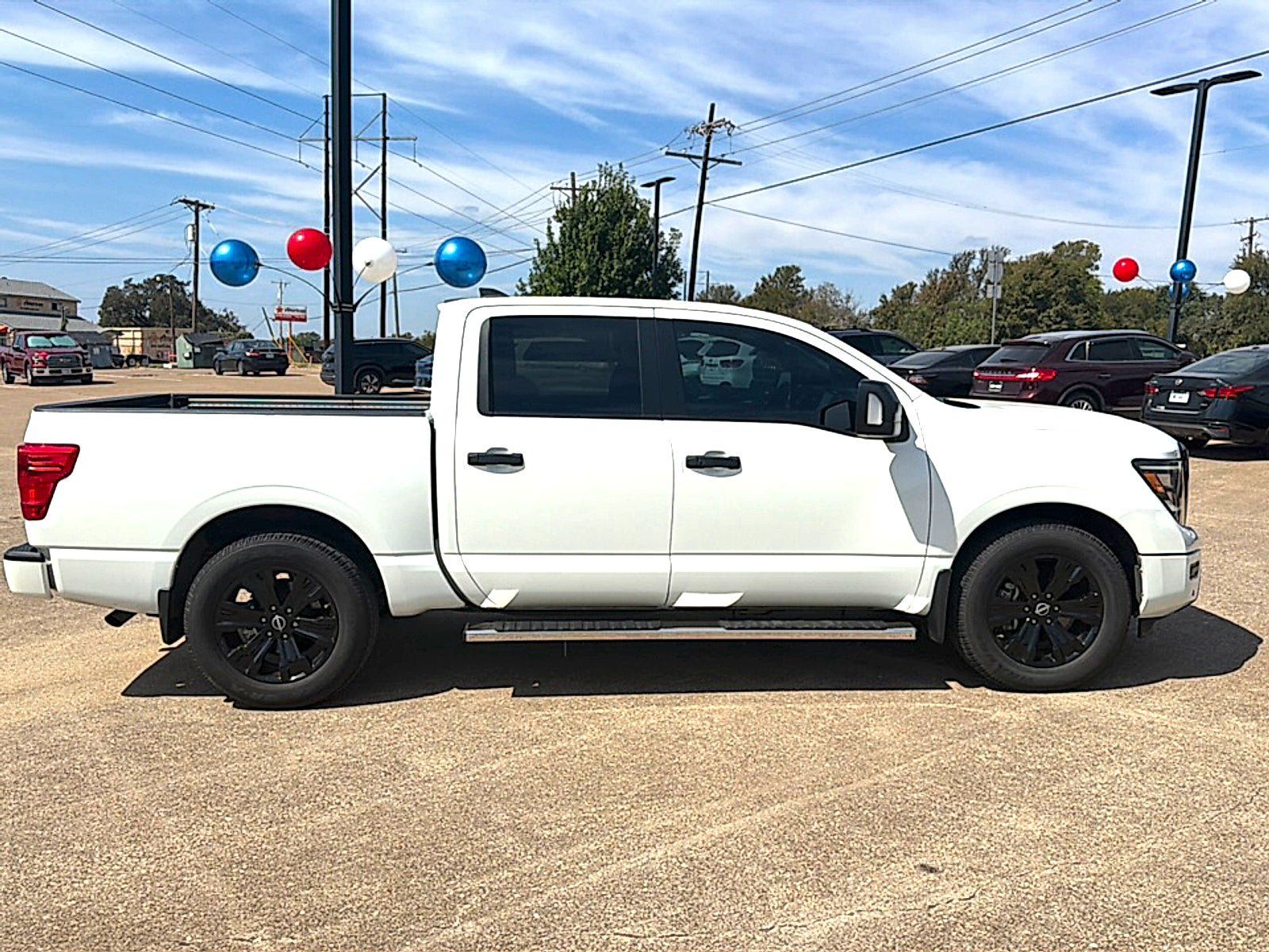 Used 2023 Nissan Titan SV w/ SV Convenience Package RWD image 4