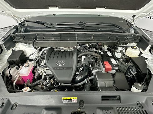 Used 2023 Toyota Highlander XLE image 34