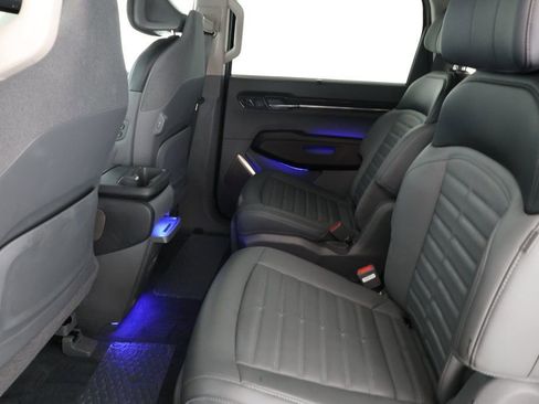 Used 2024 Kia EV9 Land image 21