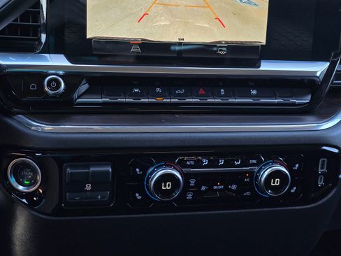 Used 2025 GMC Sierra 1500 SLT image 41