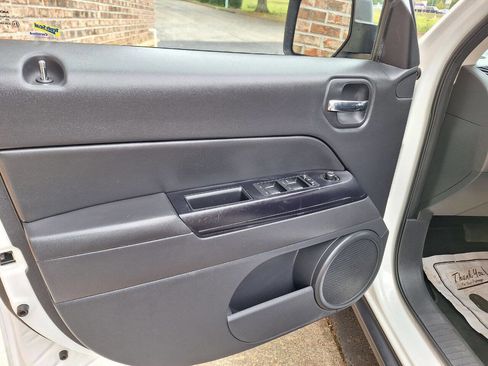 Used 2016 Jeep Patriot Sport w/ Power Value Group image 23