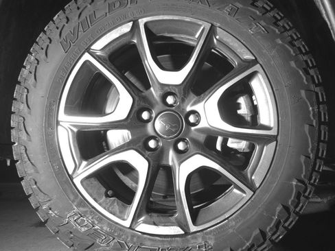 Used 2025 Jeep Compass Trailhawk AWD/4WD image 13