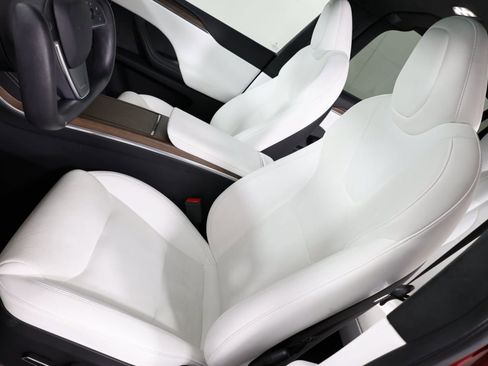 Used 2023 Tesla Model X image 10