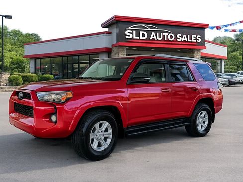 Used 2017 Toyota 4Runner SR5 RWD image 2
