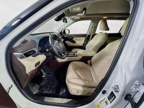 Used 2021 Toyota Highlander Platinum image 21