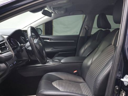 Used 2021 Toyota Camry SE FWD image 16