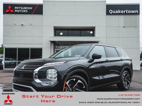 New 2025 Mitsubishi Outlander SE image 1