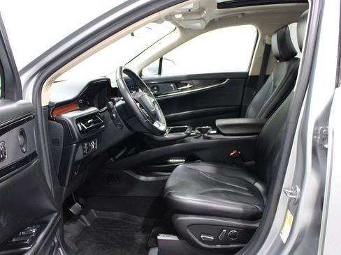 Used 2023 Lincoln Nautilus Reserve w/ Equipment Group 201A AWD/4WD image 3