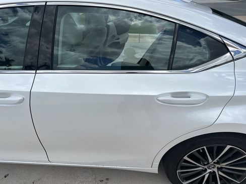 Used 2024 Lexus ES 300h w/ Premium Package FWD image 5