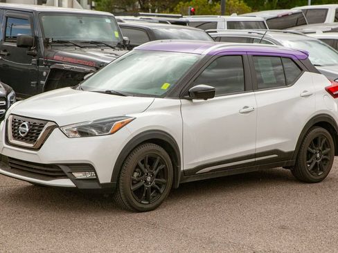 Used 2019 Nissan Kicks SR w/ SR Premium Package FWD image 9
