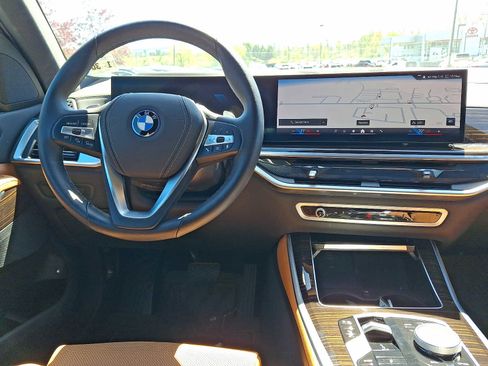 Used 2025 BMW X5 xDrive50e AWD/4WD image 11