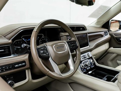 Used 2021 GMC Yukon Denali w/ Advanced Technology Package AWD/4WD image 18