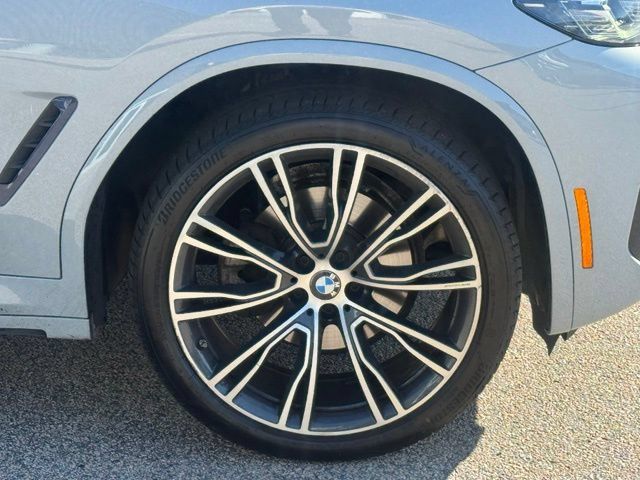 Used 2022 BMW X4 xDrive30i w/ M Sport Package AWD/4WD image 16
