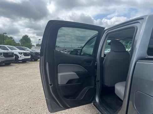 Used 2022 Chevrolet Colorado W/T AWD/4WD image 28