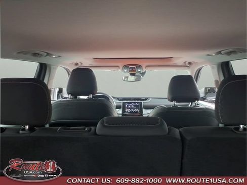Used 2024 Jeep Grand Cherokee Laredo X AWD/4WD image 20