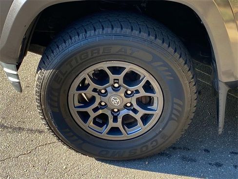 Used 2018 Toyota Tacoma SR5 image 6