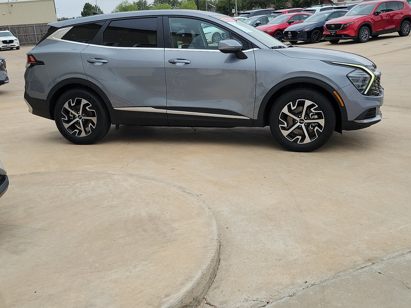 Used 2025 Kia Sportage EX FWD image 8