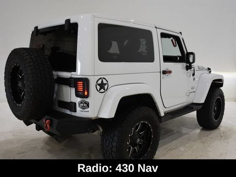 Used 2018 Jeep Wrangler Sahara w/ Connectivity Group AWD/4WD image 5