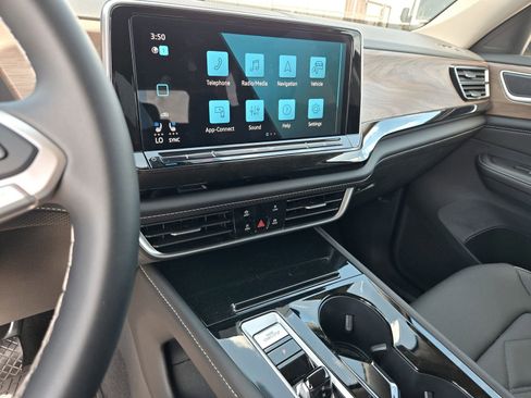 New 2024 Volkswagen Atlas SE image 11