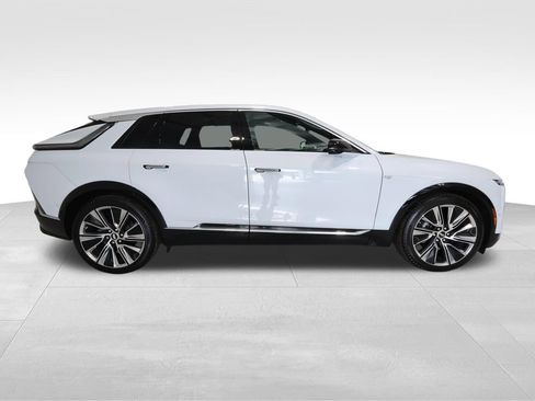 Certified 2026 Cadillac Lyriq Signature Luxury w/ Nappa Leather Package AWD/4WD image 5
