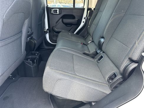 Used 2025 Jeep Gladiator Sport image 16