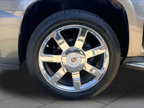 Used 2014 Cadillac Escalade Luxury RWD image 9