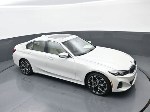 New 2025 BMW 330i xDrive Sedan w/ Convenience Package AWD/4WD image 29