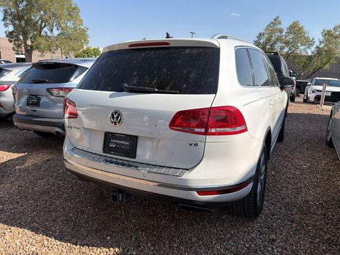 Used 2015 Volkswagen Touareg VR6 AWD/4WD image 3