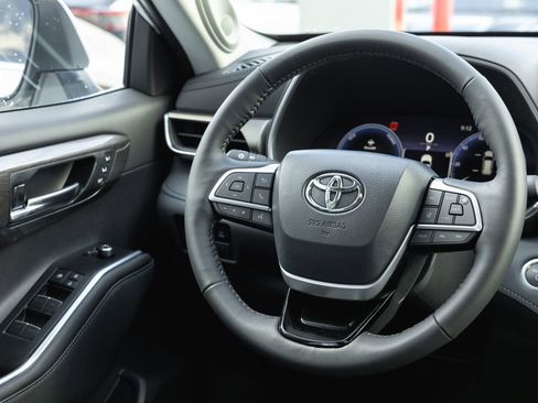 New 2026 Toyota Highlander Limited image 11