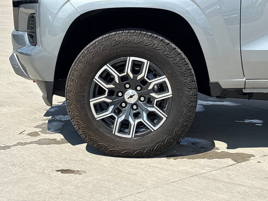 Used 2026 Chevrolet Colorado Z71 AWD/4WD image 19