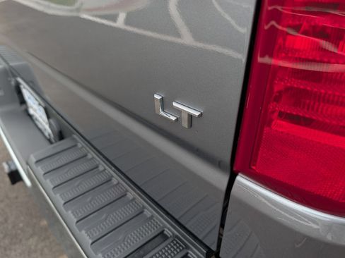 Used 2021 Chevrolet Silverado 1500 LT AWD/4WD image 12