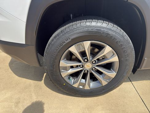 Used 2025 Chevrolet Equinox LT FWD image 10