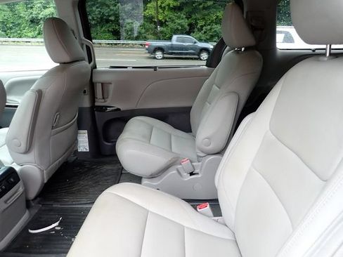 Certified 2020 Toyota Sienna XLE AWD/4WD image 11