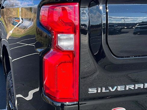 Used 2024 Chevrolet Silverado 1500 LT Trail Boss w/ Convenience Package II image 31