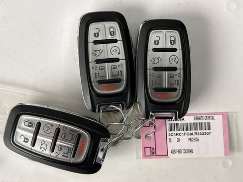 Used 2020 Chrysler Pacifica Touring w/ S Appearance Package FWD image 10