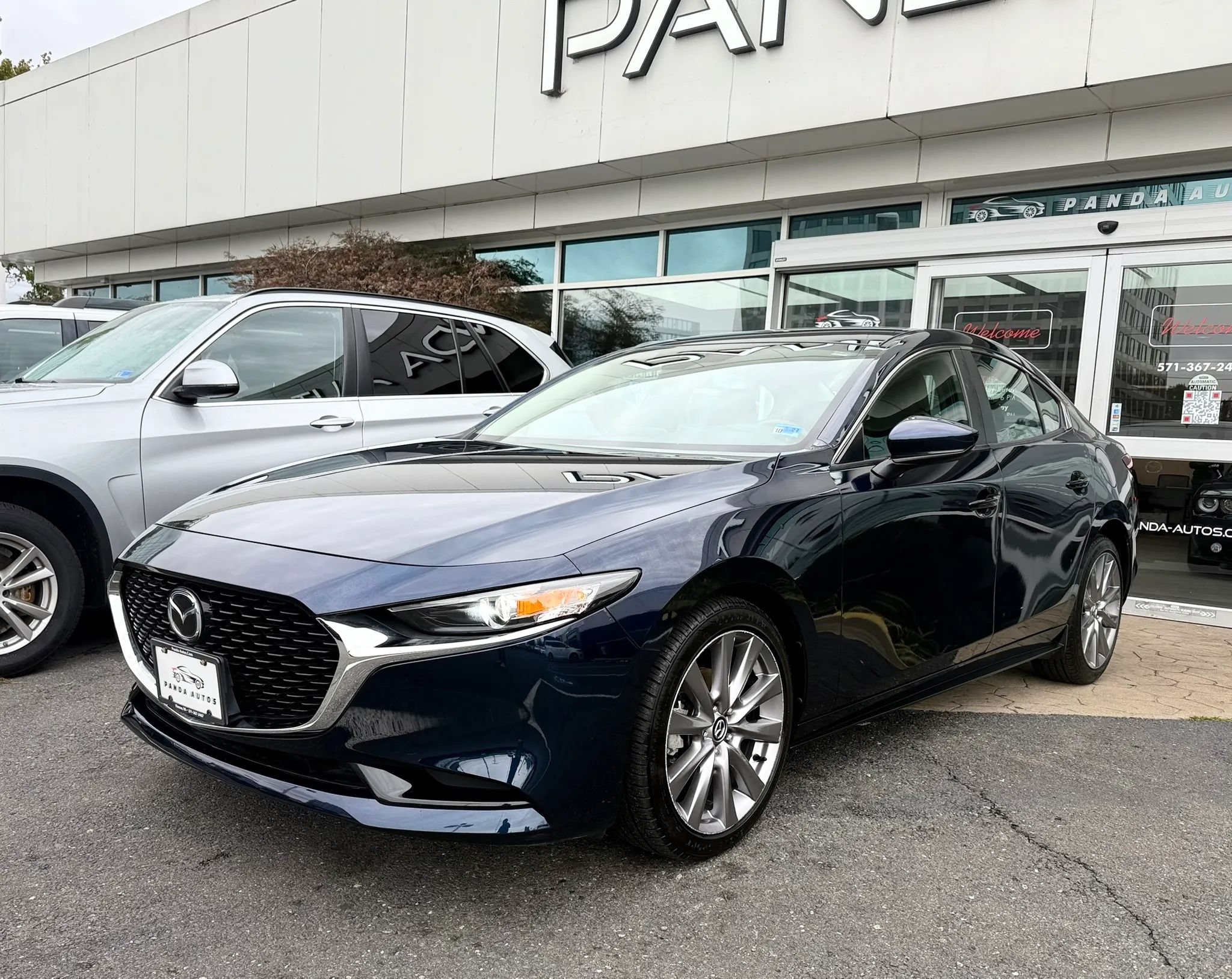 Used 2019 MAZDA MAZDA3 Sedan w/ Preferred Package FWD image 3
