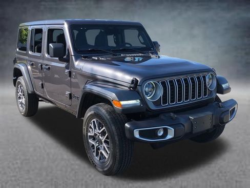 Used 2025 Jeep Wrangler Unlimited Sahara AWD/4WD image 15