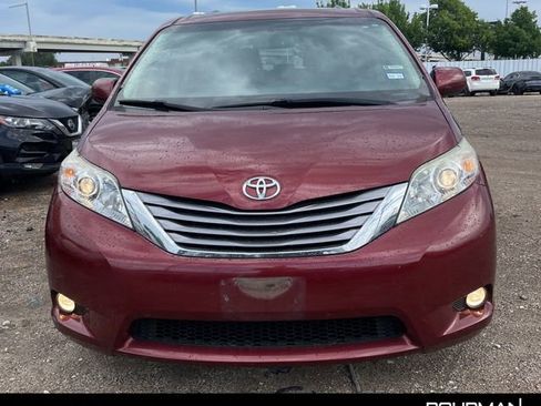 Used 2017 Toyota Sienna XLE w/ XLE Navigation Package FWD image 6