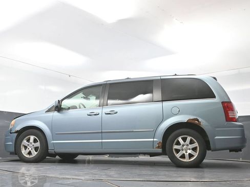 Used 2009 Chrysler Town & Country Touring w/ Family Value Group FWD image 26