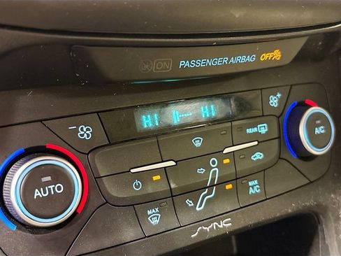 Used 2018 Ford Focus SE FWD image 16