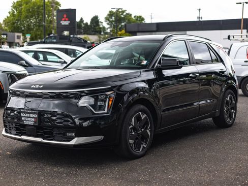 Used 2023 Kia Niro Wave w/ Wave Preserve Package FWD image 4