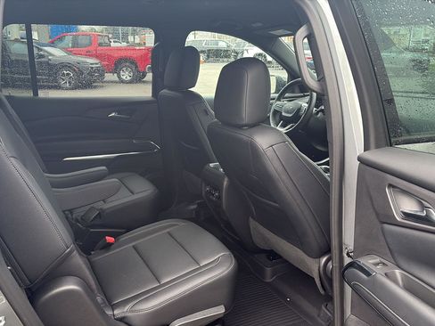 Used 2026 Chevrolet Traverse LT w/ Midnight/Sport Edition FWD image 9