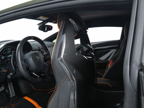 Used 2020 Lamborghini Aventador SVJ image 30