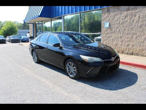 Used 2015 Toyota Camry SE image 1