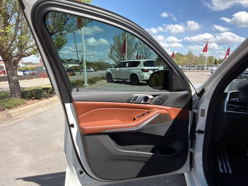 Used 2022 BMW X5 sDrive40i w/ M Sport Package image 9